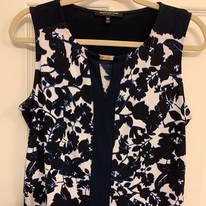 🌹 Navy Blue & White Top!